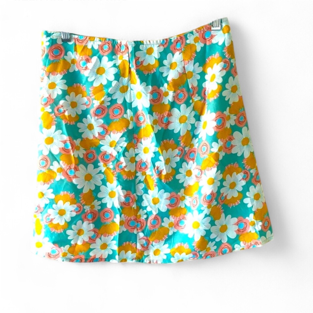 SHEIN FLORAL PRINT MINI SKIRT SIZE SMALL HIPPIE CASUAL LIGHTWEIGHT FEMININE